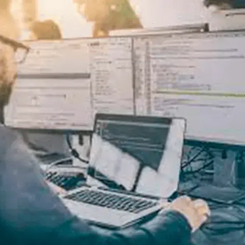 Profissional da área de Informática para Internet